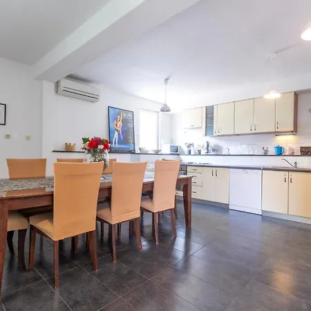 Holiday home Awesome In Sevid With House Sea View